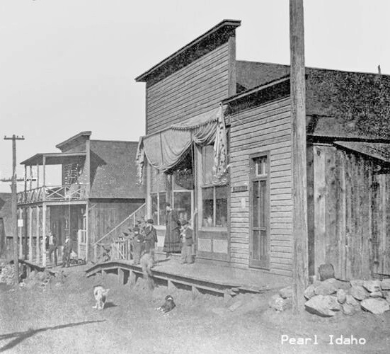 Pearl Cafe and Hotel circa 1904